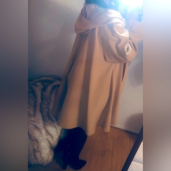 HILARY RADLEY ⭐️ [NWOT]Asymetrical, Camel, Trench Coat//Cape.  ||Rare Piece|| 🩶 - Picture 3 of 6
